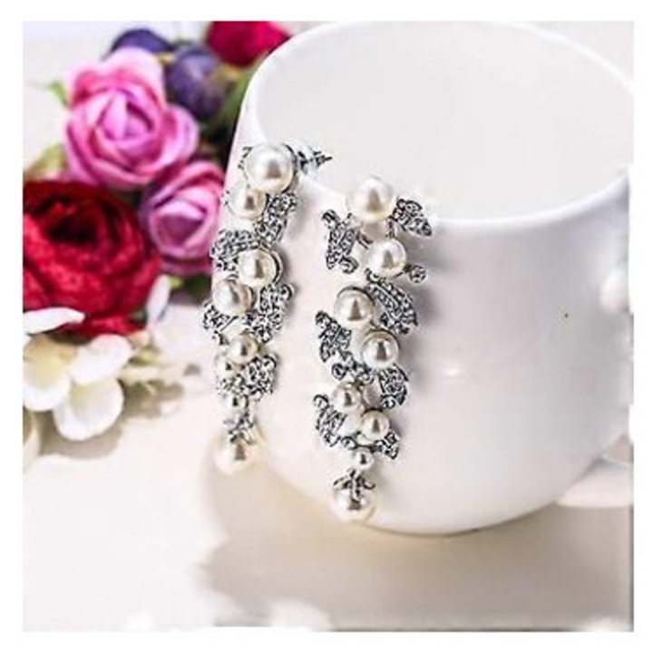 Cercei dama, cu cristale si perle false, argintiu
