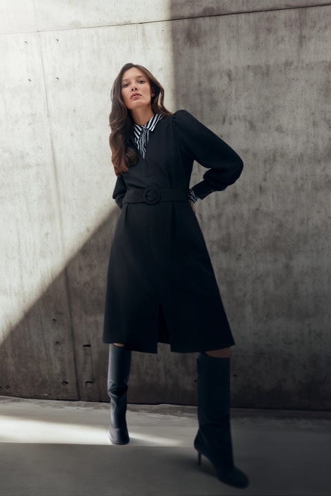 Fekete ruha, kivágott masnival és puffos ujjakkal, Fekete