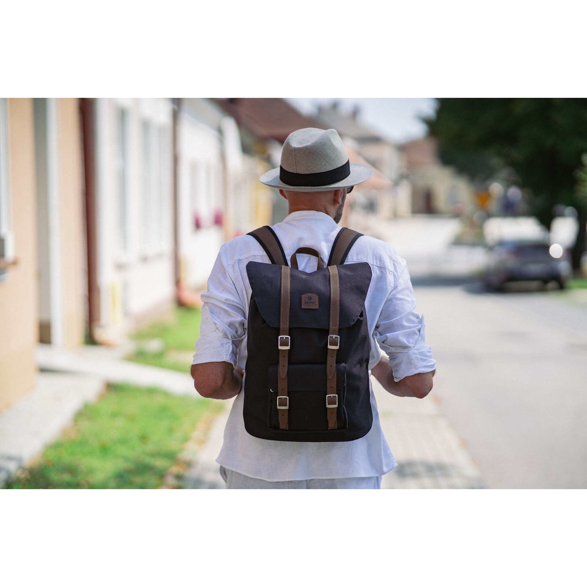 Rucsac pentru laptop portabil Baltan City Break, capacitate 26L, rezistent la apa, pentru laptop pana la 17'', Negru