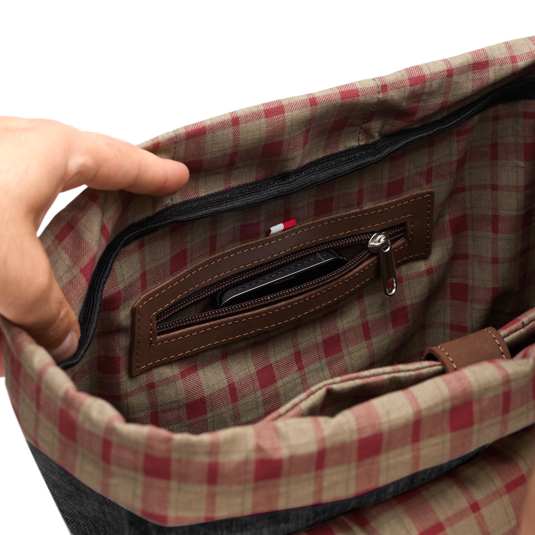 Rucsac pentru laptop portabil Baltan City Break, capacitate 26L, rezistent la apa, pentru laptop pana la 17'', Negru