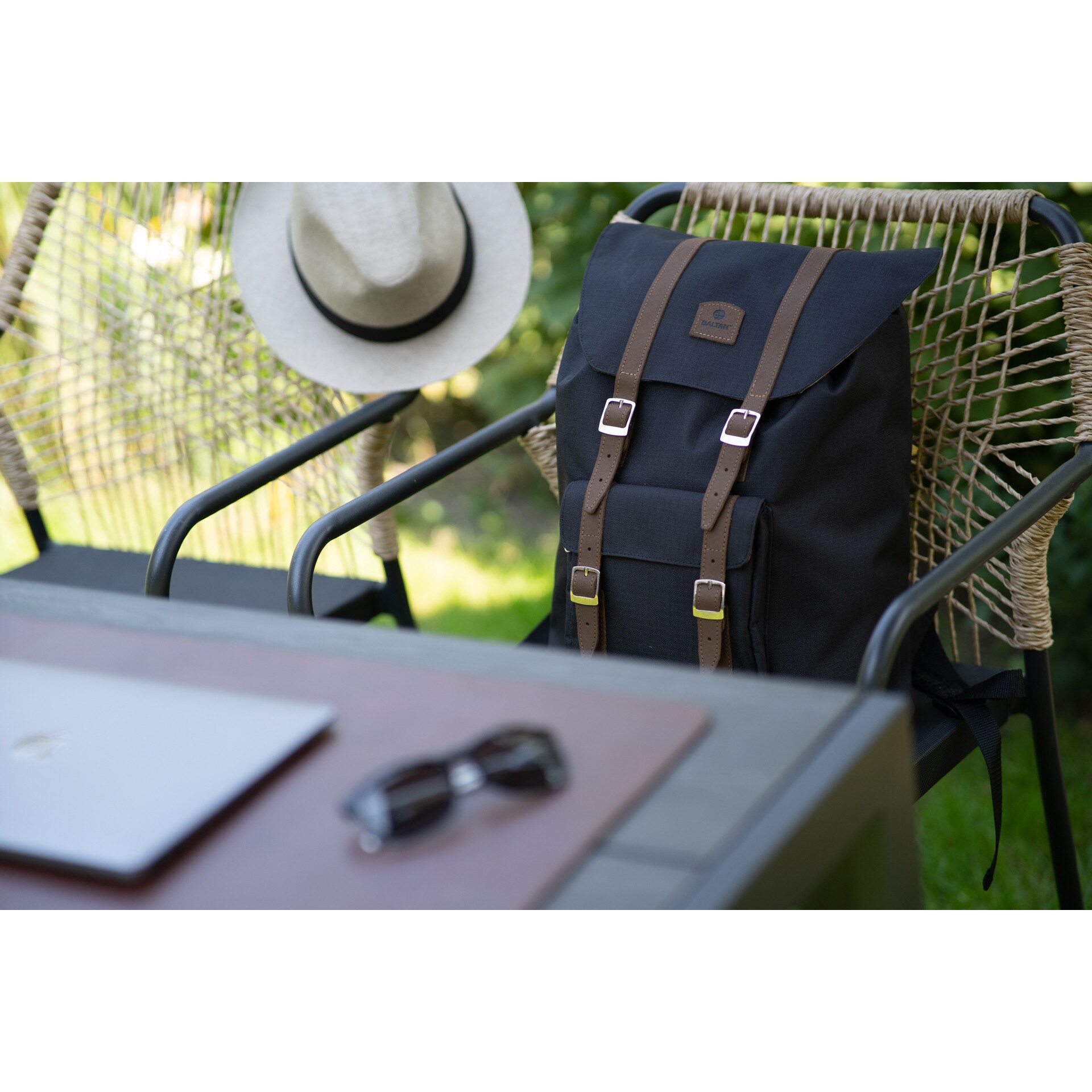 Rucsac pentru laptop portabil Baltan City Break, capacitate 26L, rezistent la apa, pentru laptop pana la 17'', Negru