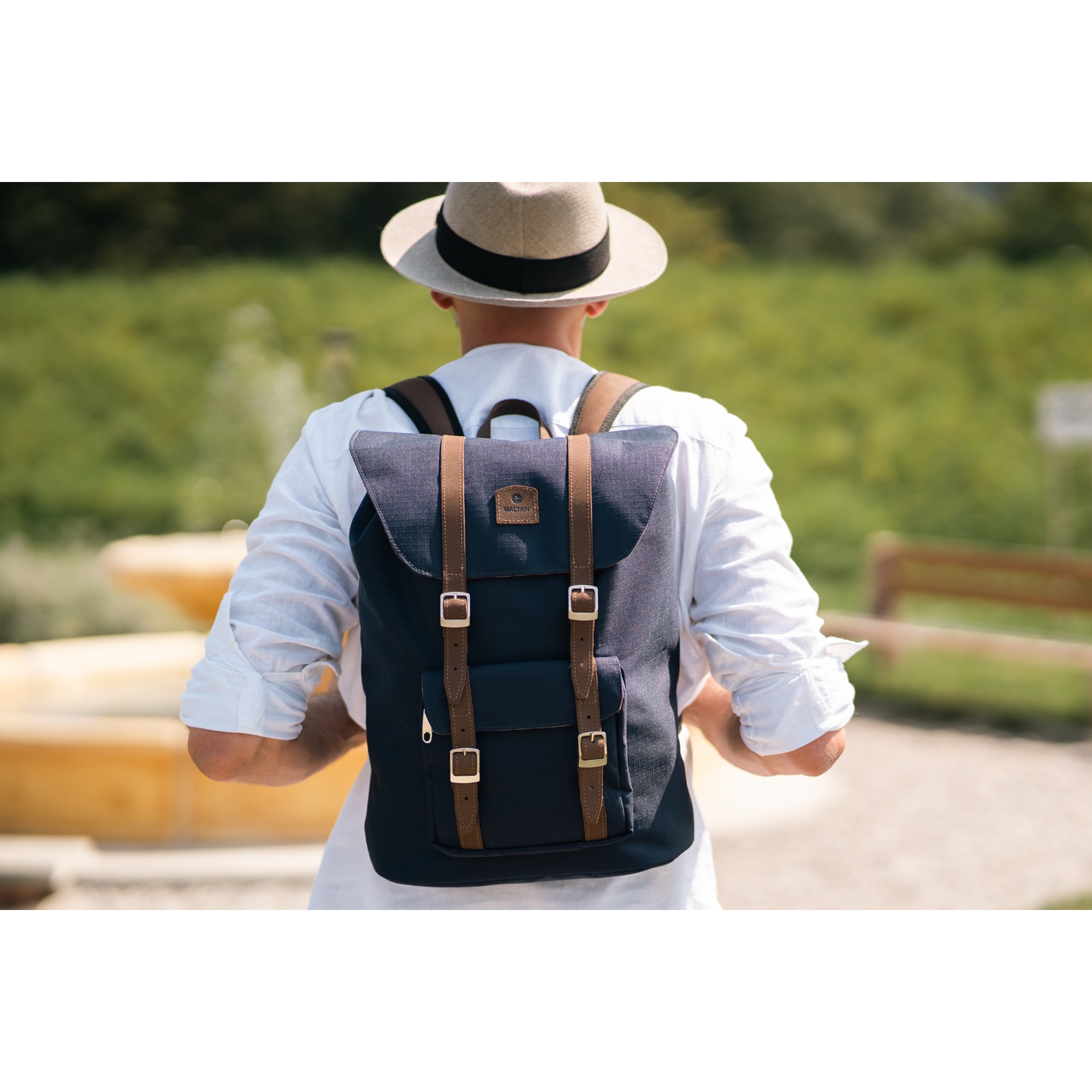 Rucsac pentru laptop portabil Baltan City Break, capacitate 26L, rezistent la apa, pentru laptop pana la 17'', Marina