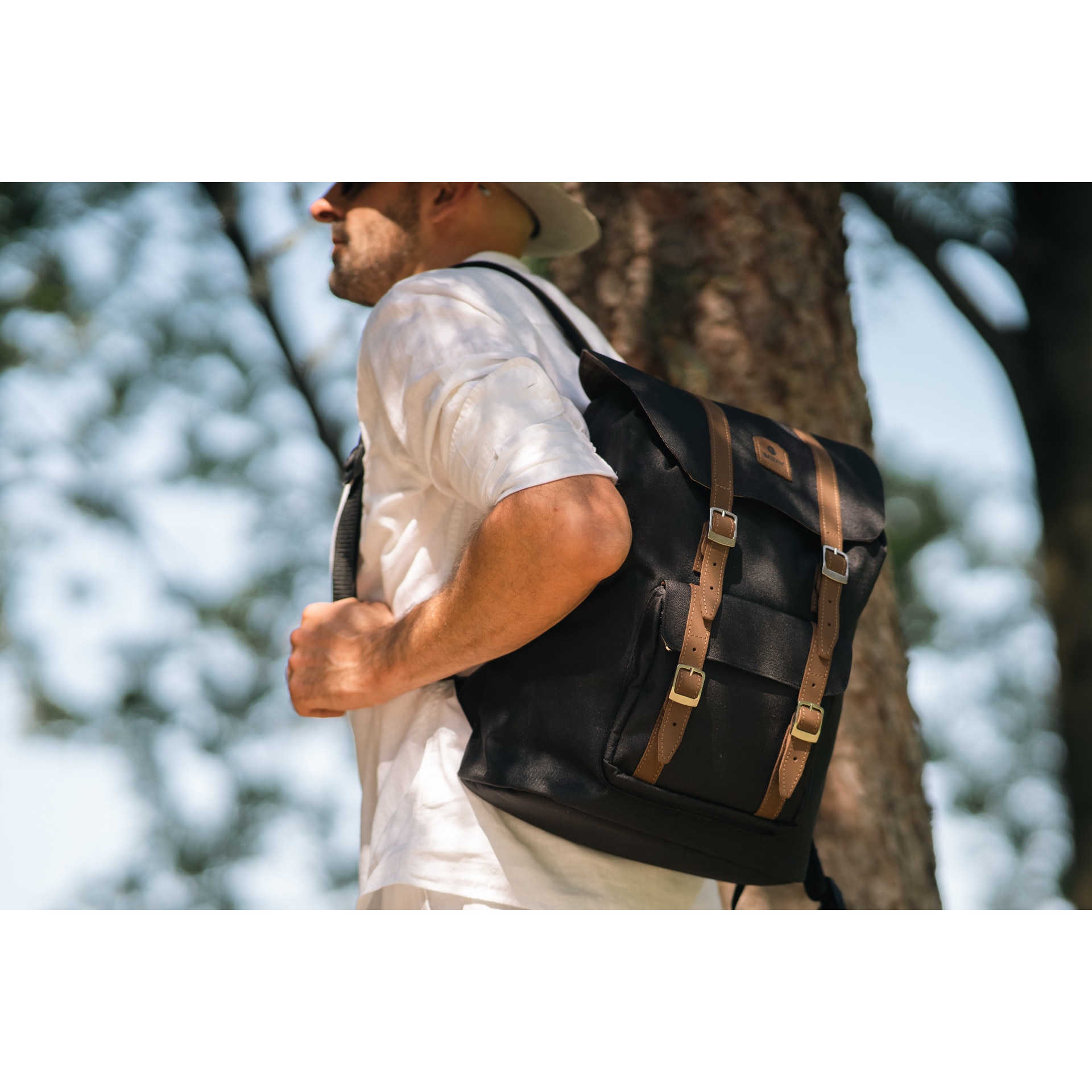 Rucsac pentru laptop portabil Baltan City Break, capacitate 26L, rezistent la apa, pentru laptop pana la 17'', Negru
