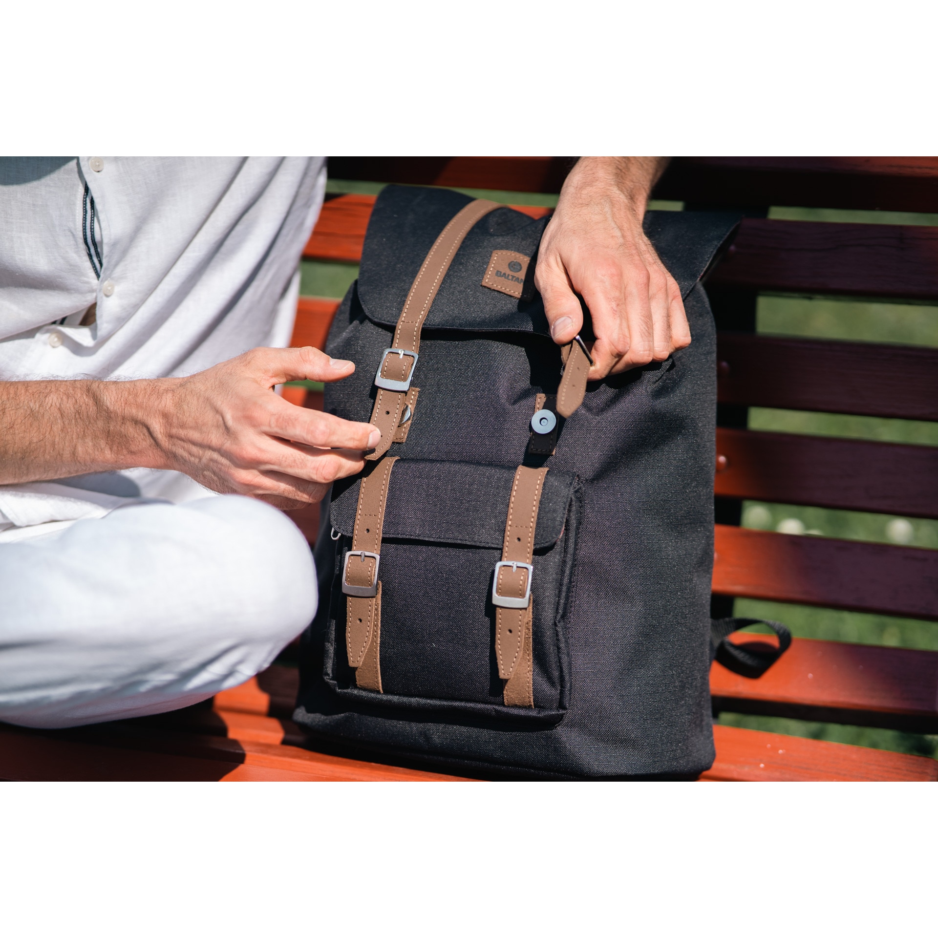 Rucsac pentru laptop portabil Baltan City Break, capacitate 26L, rezistent la apa, pentru laptop pana la 17'', Negru
