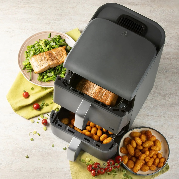 Friteuza dubla cu aer cald Air Fryer XXL DOMO, capacitate totala 10 litri, 10 programe automate, functie sincronizare, doua compartimente de gatire, design vertical, panou de control tactil, curatare usoara, invelis ceramic antiaderent, semnal sonor, gri