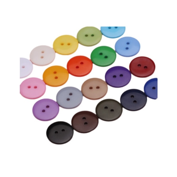 100 db színes gomb, 2 lyukkal, 20mm, több színben, műanyag dobozzal