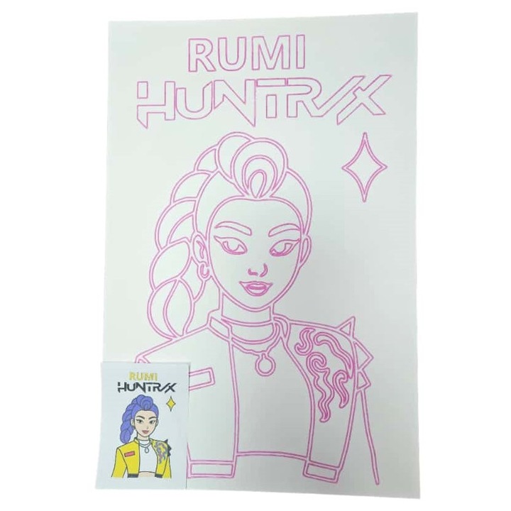 Set desen cu nisip colorat, Huntrix Rumi, 30x20cm, include 8 pungute cu nisip