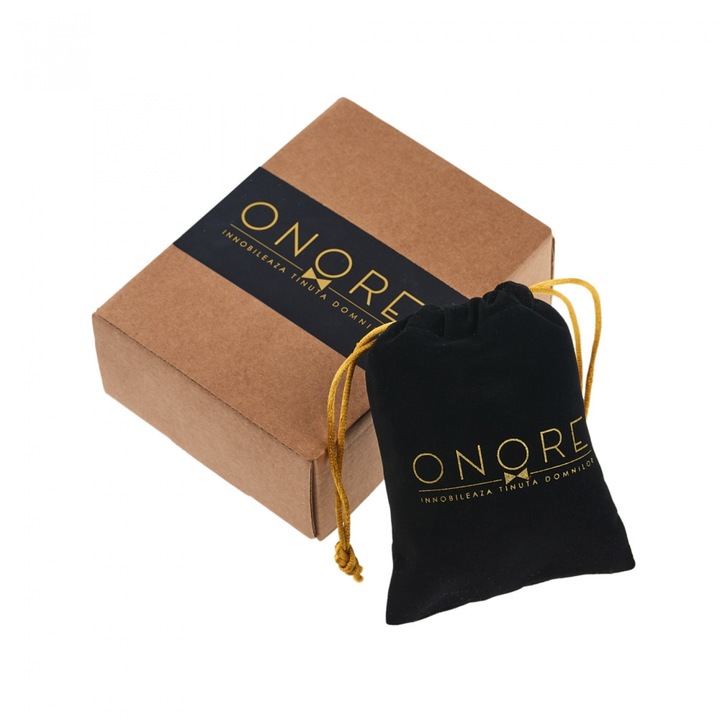 Cravata ascot crem, Onore