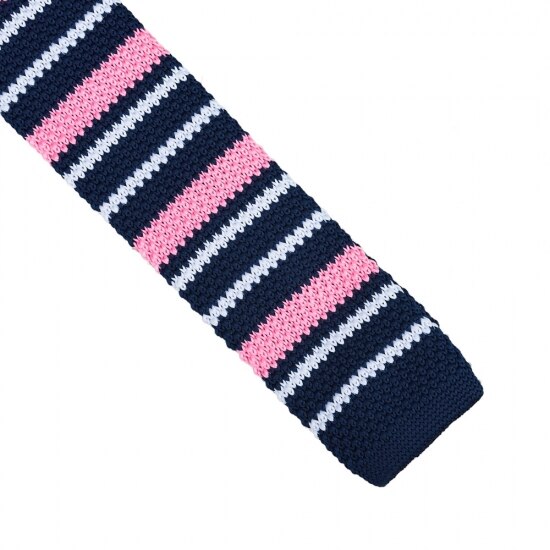 Cravata crosetata colorata, Onore