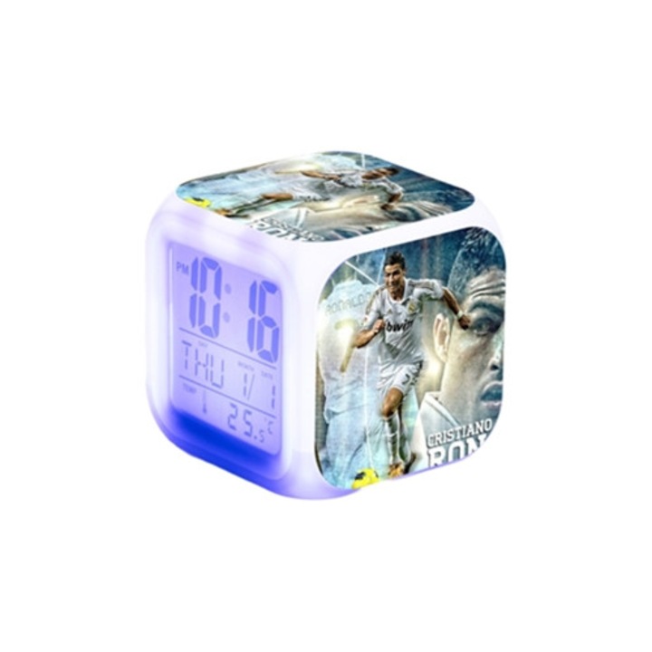 Színes LED digitális ébresztőóra, Cristiano Ronaldo témával, USB kábellel, mérete 10x10cm