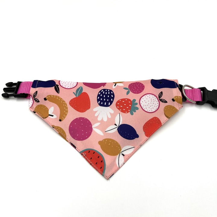 Bandana/accesoriu caini/pisici talie mica-medie, ajustabila pe marime cu prindere securizata tip clips, Roz cu fructe, circumferinta gat 14-46 cm