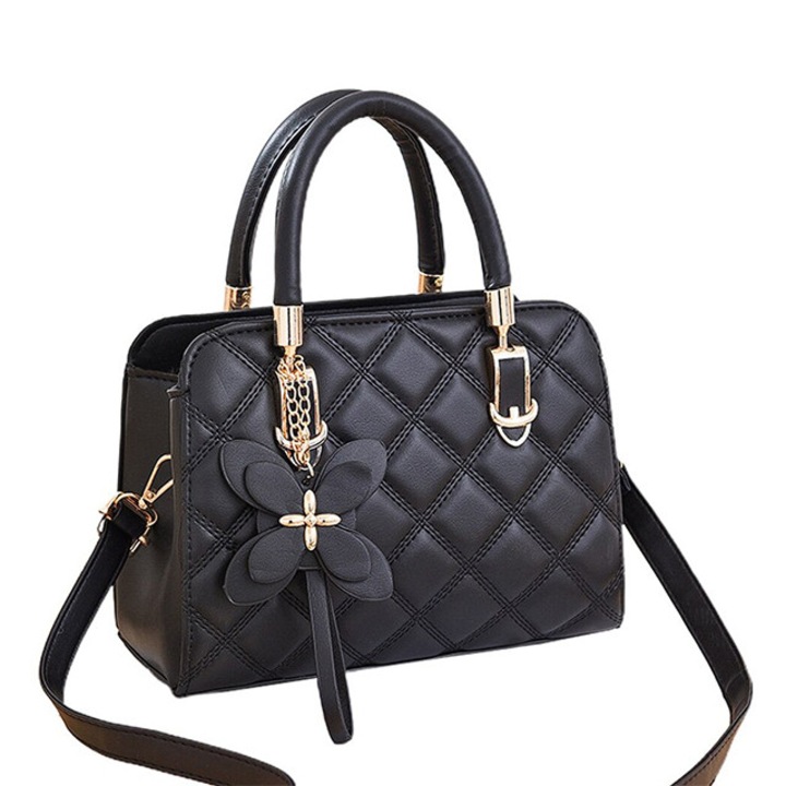 Női táska, medállal, állítható vállpánttal és két fix fogantyúval, 8 rekeszes, ökológiai bőr, fekete