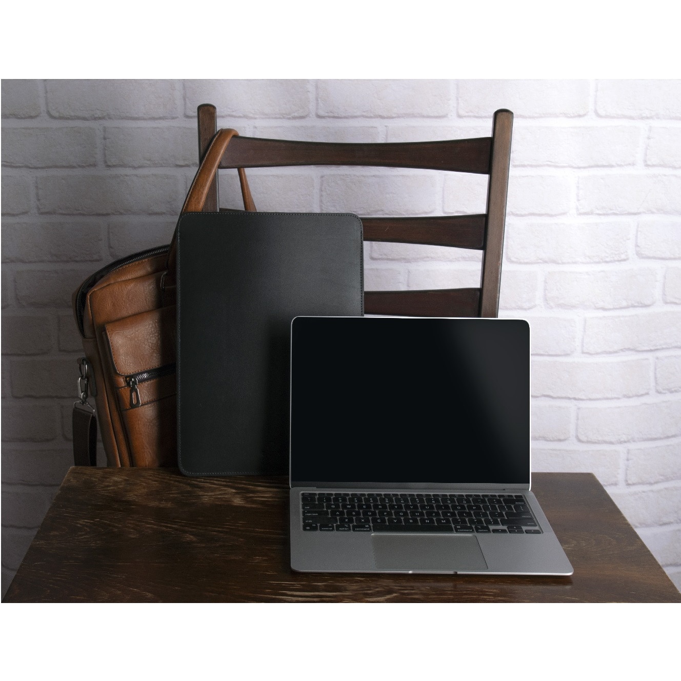 Husa pentru MacBook 16 PRO M4 Baltan Sleeve 16 inch din piele naturala premium rezistenta la apa, negru