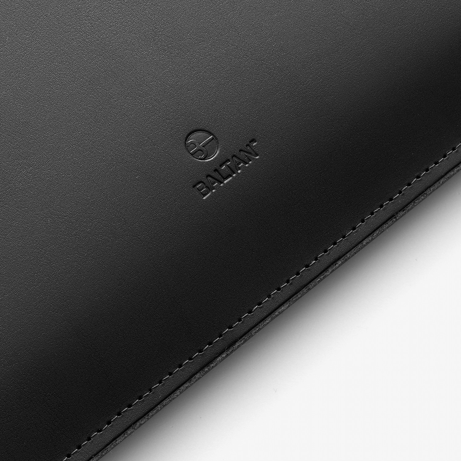 Husa pentru MacBook 16 PRO M4 Baltan Sleeve 16 inch din piele naturala premium rezistenta la apa, negru