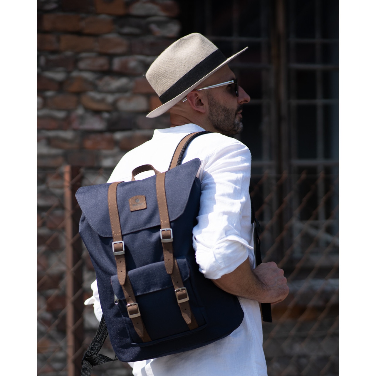 Rucsac pentru laptop portabil Baltan City Break, capacitate 26L, rezistent la apa, pentru laptop pana la 17'', Marina