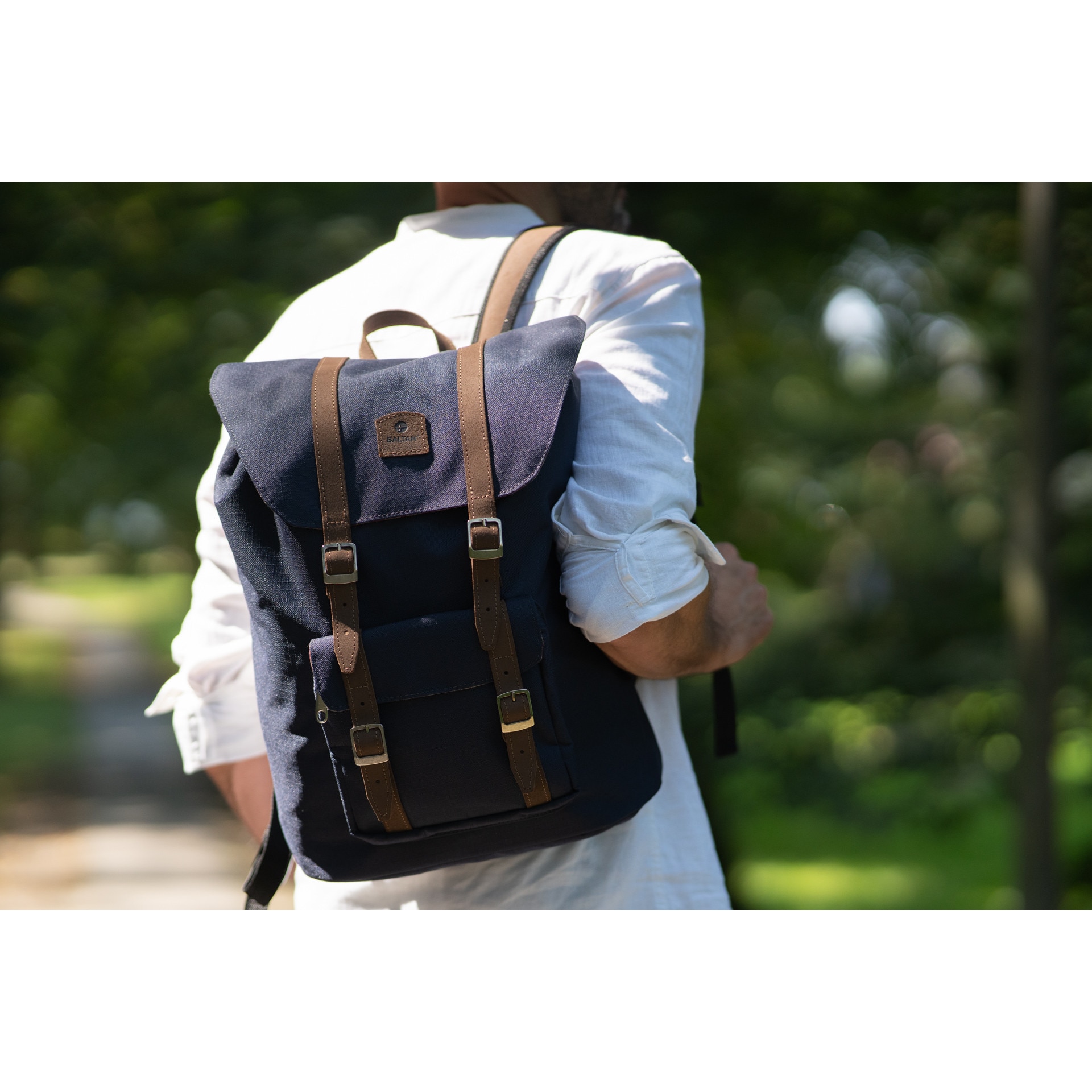 Rucsac pentru laptop portabil Baltan City Break, capacitate 26L, rezistent la apa, pentru laptop pana la 17'', Marina