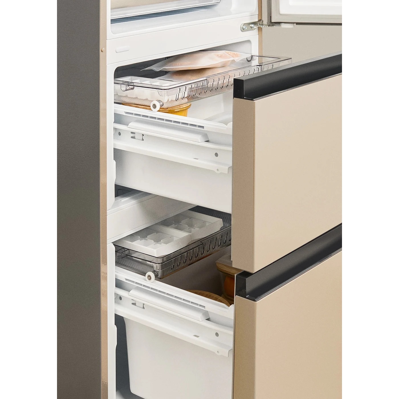 Frigider No Frost French Door cu usi din sticla CREATE, Studio Pro Flex, capacitate 401 litri, H 190 cm, congelator 149 litri, Tehnologie Inverter, 3 rafturi din sticla, 4 compartimente pe usa, sistem Care, functie Multi Air Flow, sticla mata, bej