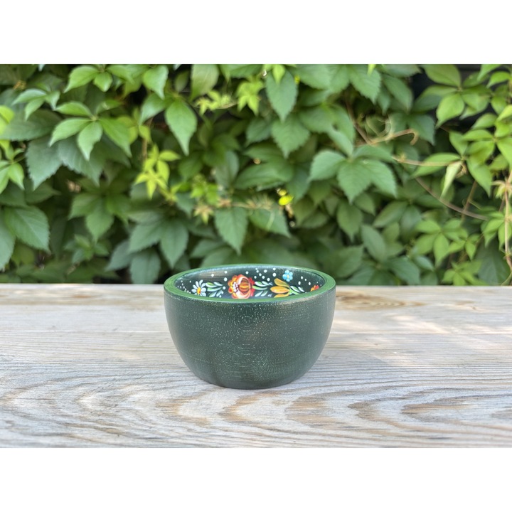 Kézzel festett fatál hagyományos motívumokkal