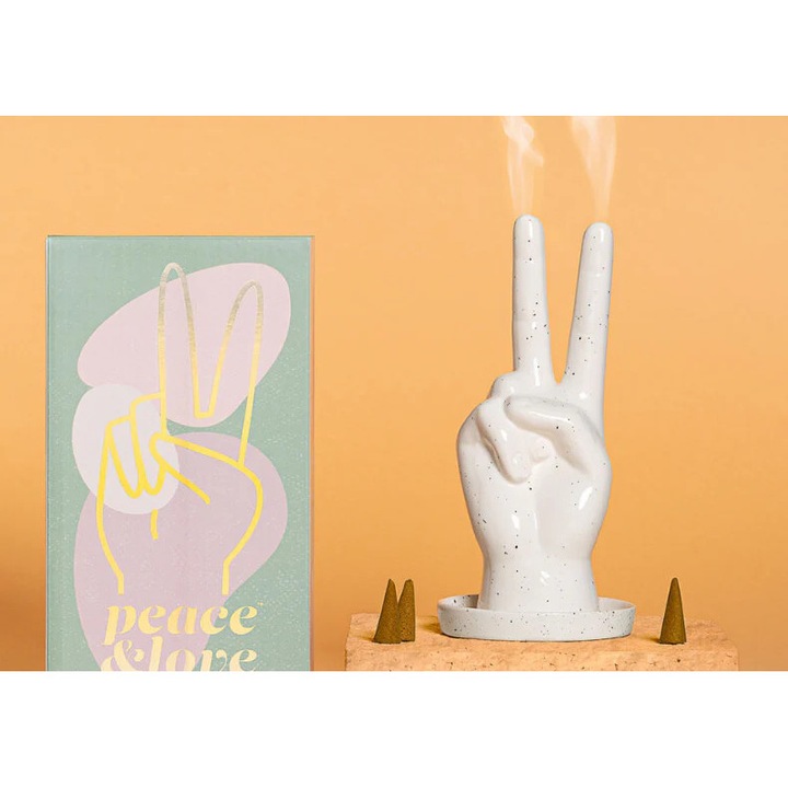 Pacea și Iubirea, Firebox, 2023