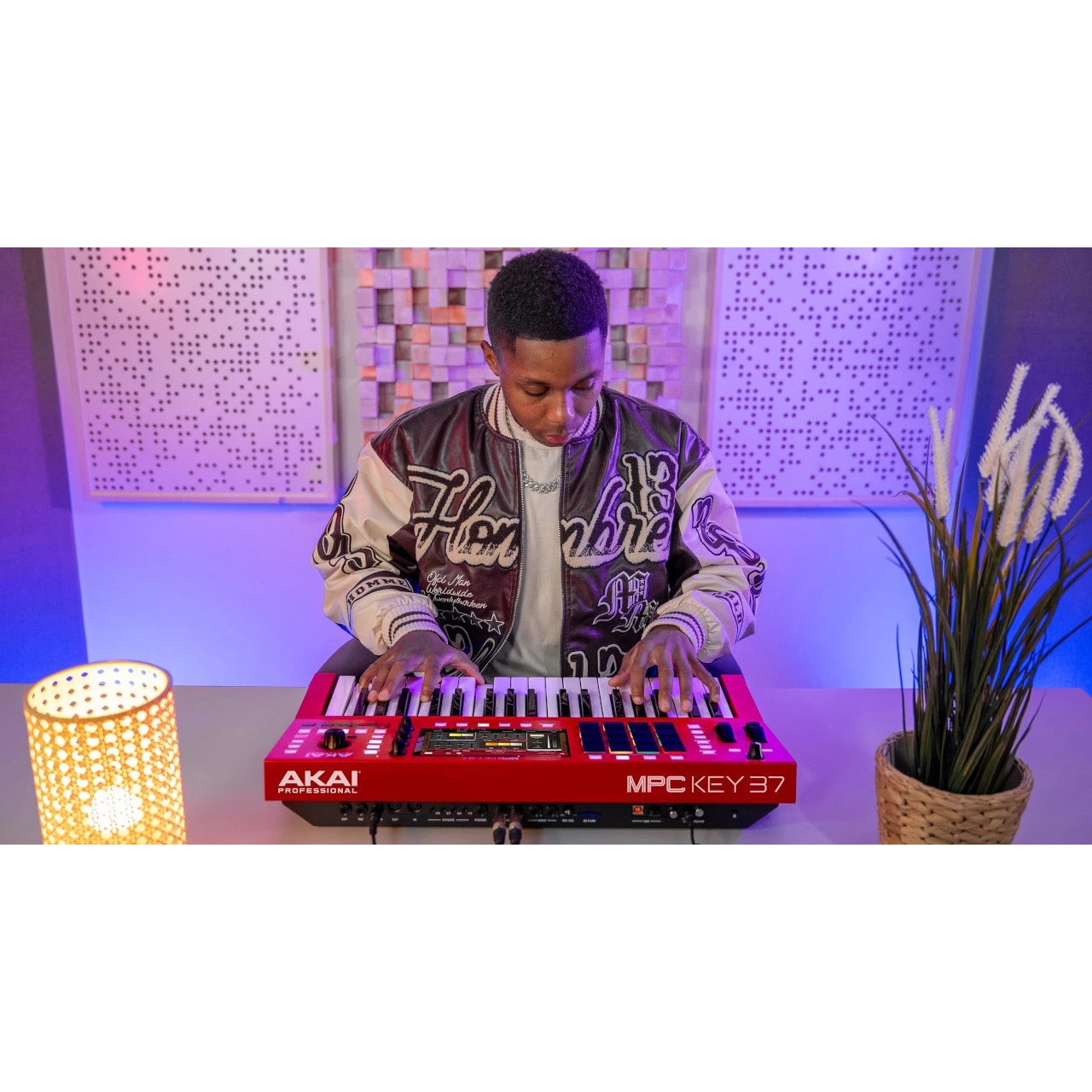 Statie de lucru muzicala, AKAI MPC Key 37, 37 clape, RGB, rosu