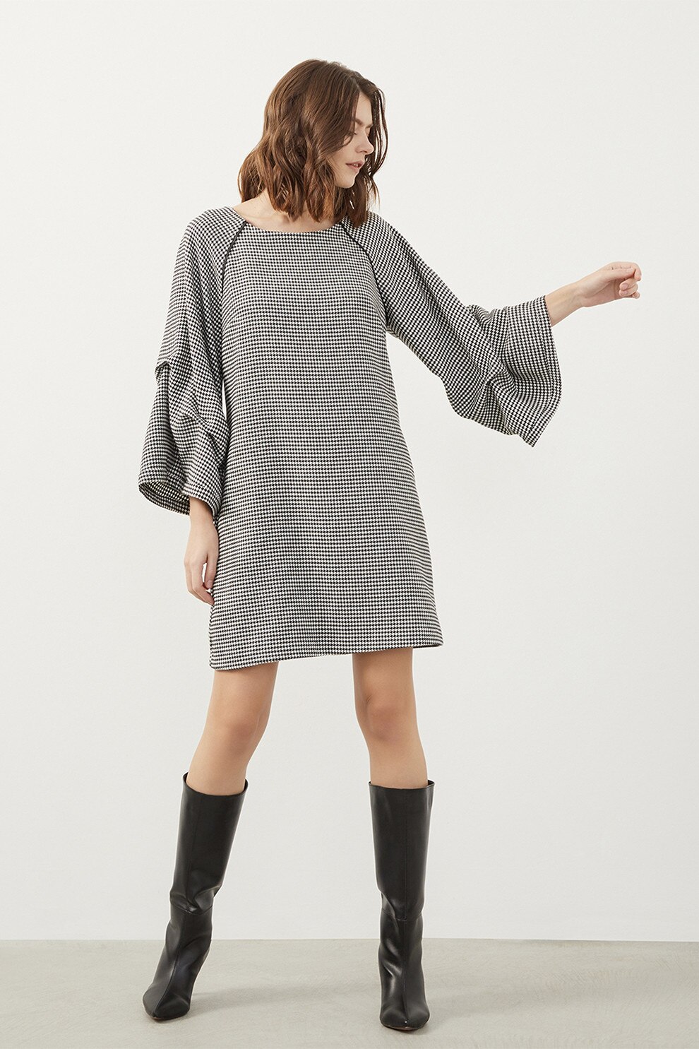 Just Like You, Rochie scurta cu maneci cu volane, Alb, Negru, 36