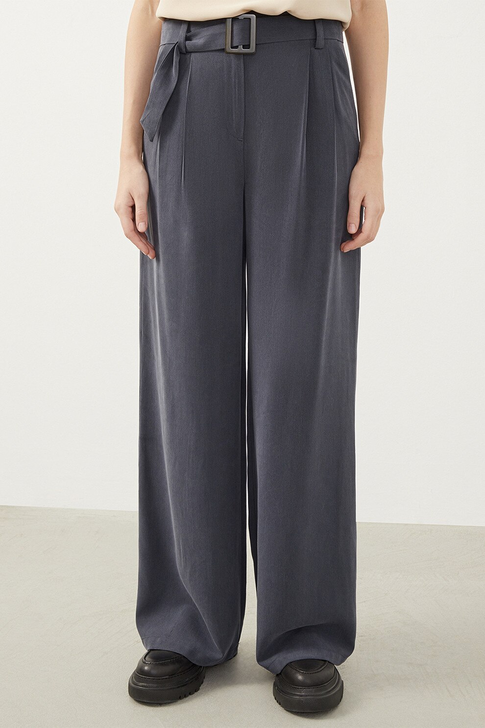 Just Like You, Pantaloni lejeri din amestec de lyocell cu curea, Bleumarin, 40