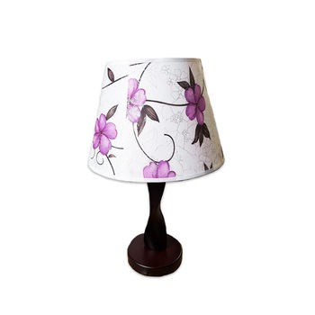 Veioza dc lemn 6002, alb-violet, schelet venghe, 1*e27, intrerupator pe fir, inaltime 50cm Veioza dc lemn 6002, alb-violet, schelet venghe, 1*e27, intrerupator pe fir, inaltime 50cm