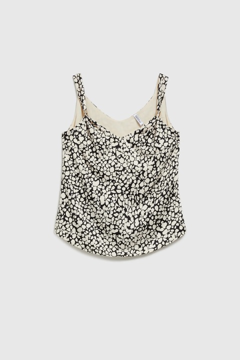 bej cu model pe umeri, Alb