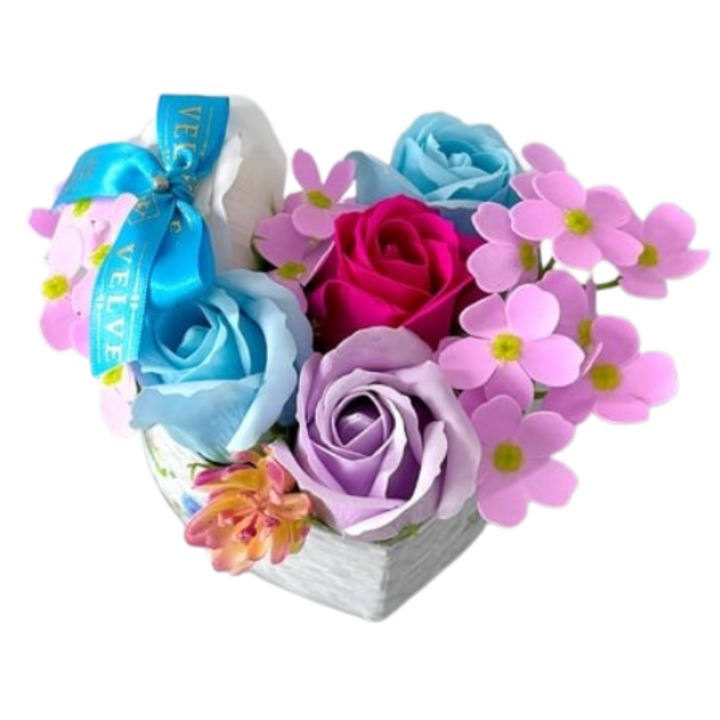 Aranjament floral, trandafiri si hortensii din sapun, cutie in forma de inima, Velve