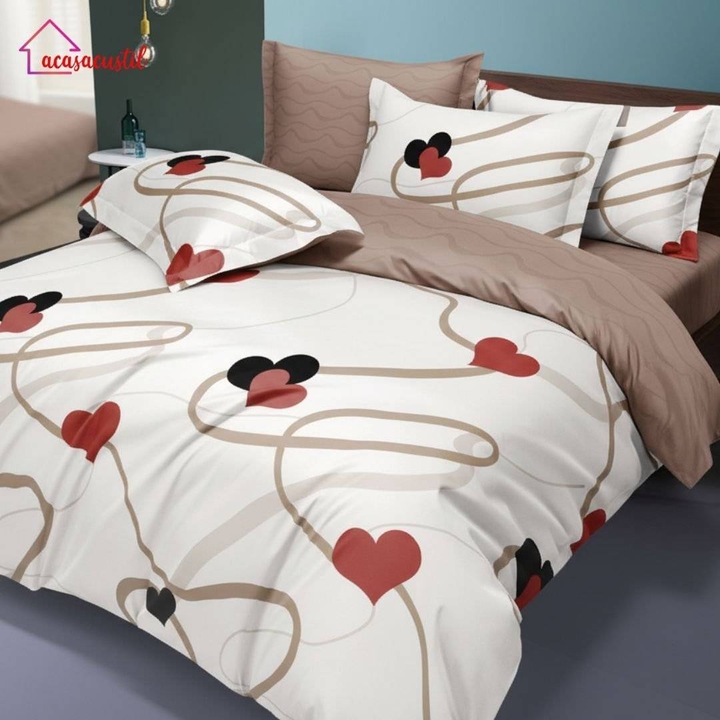 Set lenjerie de pat 6 piese finet acasacustil, Model cu inimioare, cearceaf pilota 200x230 cm, cearceaf de pat 245x250 cm si 4 fete de perna ( 70x70 cm si 55x80 cm)