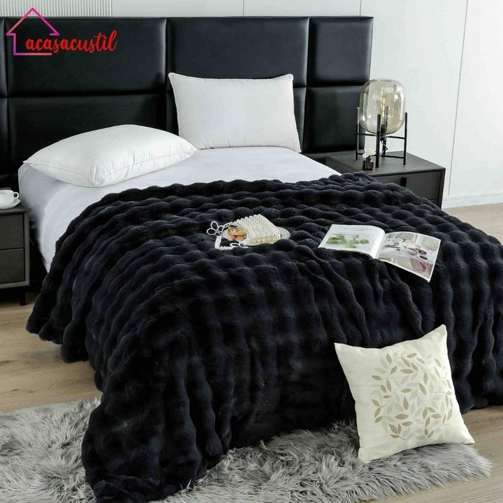 Patura pufoasa acasacustil, 200x230 cm, cu fermoar, blanita artificiala de iepure, model texturat "fluffy cloud", negru