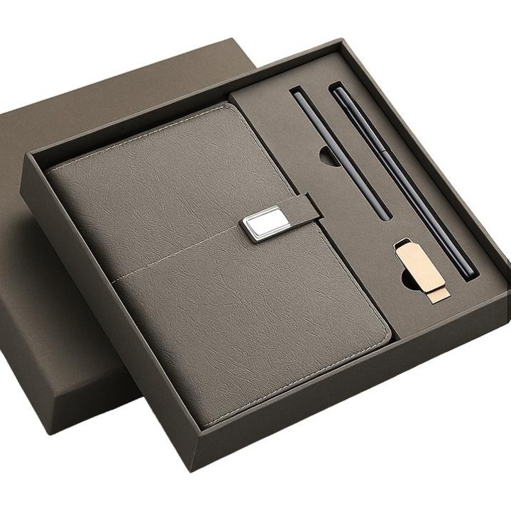 Set pentru birou, elegant, cu agenda din piele ecologică, pix metalic și stick USB, 147x215mm