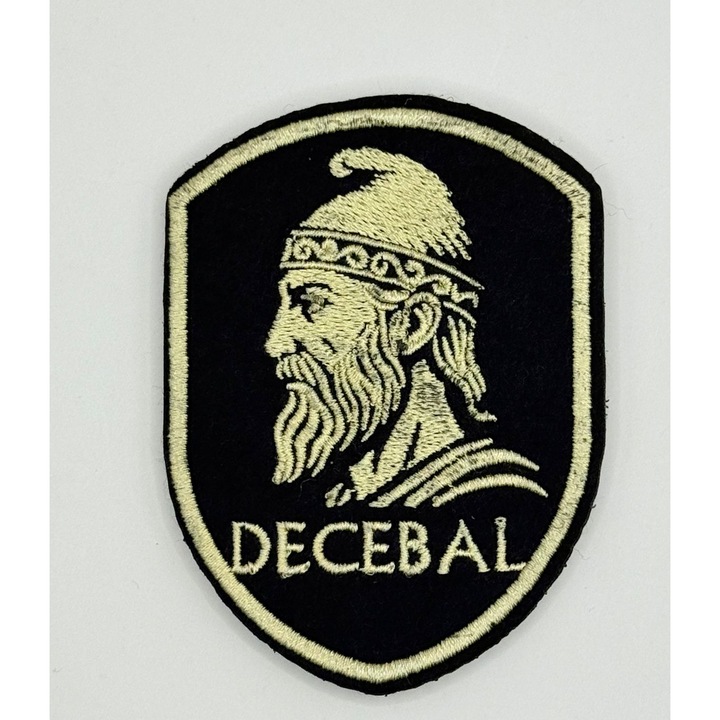 Patch brodat/ Emblema suvenir Romania - model Decebal, termoadesiv, aplicabil prin calcare