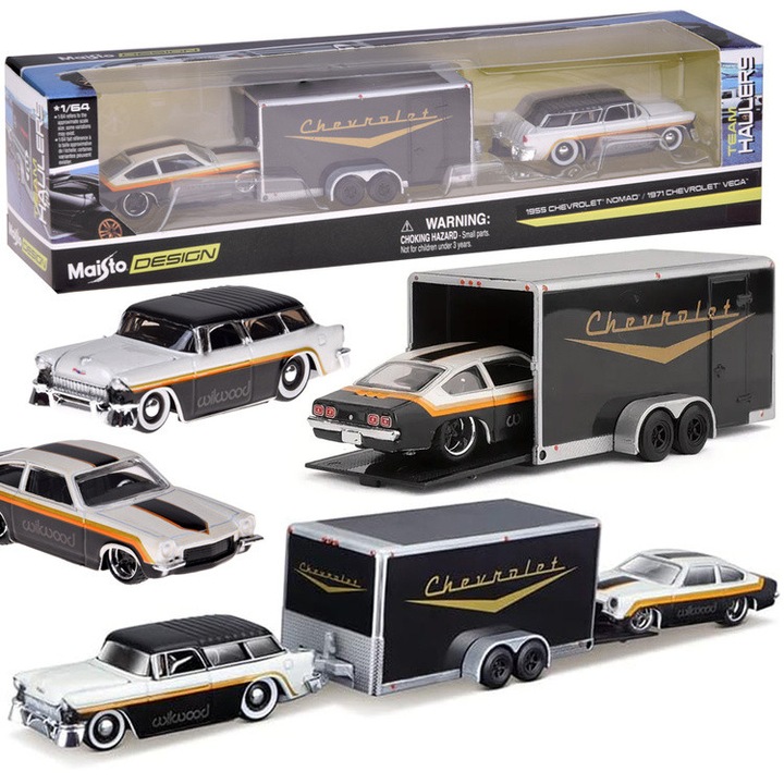 Masinuta metalică 1:64 – Chevrolet Nomad 1955 și Chevrolet Vega 1971 cu remorcă