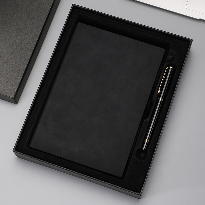 Caiet elegant, design minimalist, pagini groase, deschidere plata