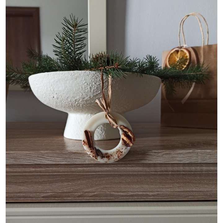 Decoratiune parfumata din ceara de soia pentru brad – Coroana
