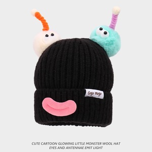 Női kalapok és sapkák