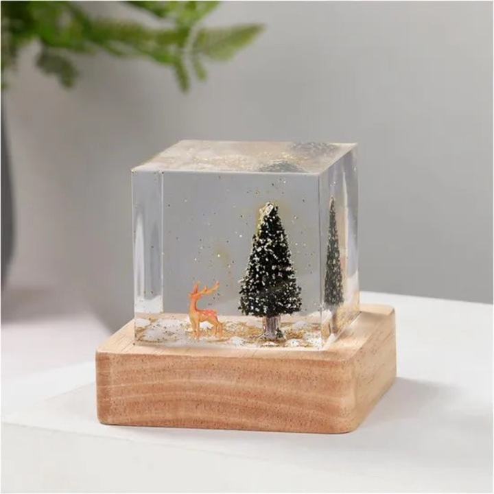 Ornament brad de Craciun, decoratiune care lumineaza in intuneric, interior