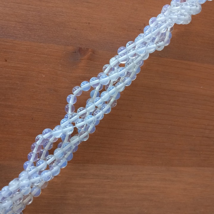 Sirag 100 darab szintetikus opálüveg gyöngy, kerek 6 mm, áttetsző fehér-kék