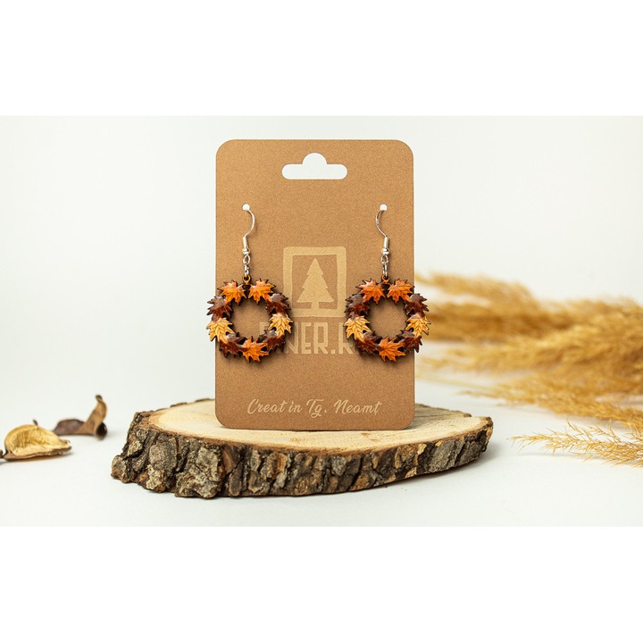 Cercei handmade din lemn, model coronita cu frunze de toamna, nuante naturale, hipoalergenic