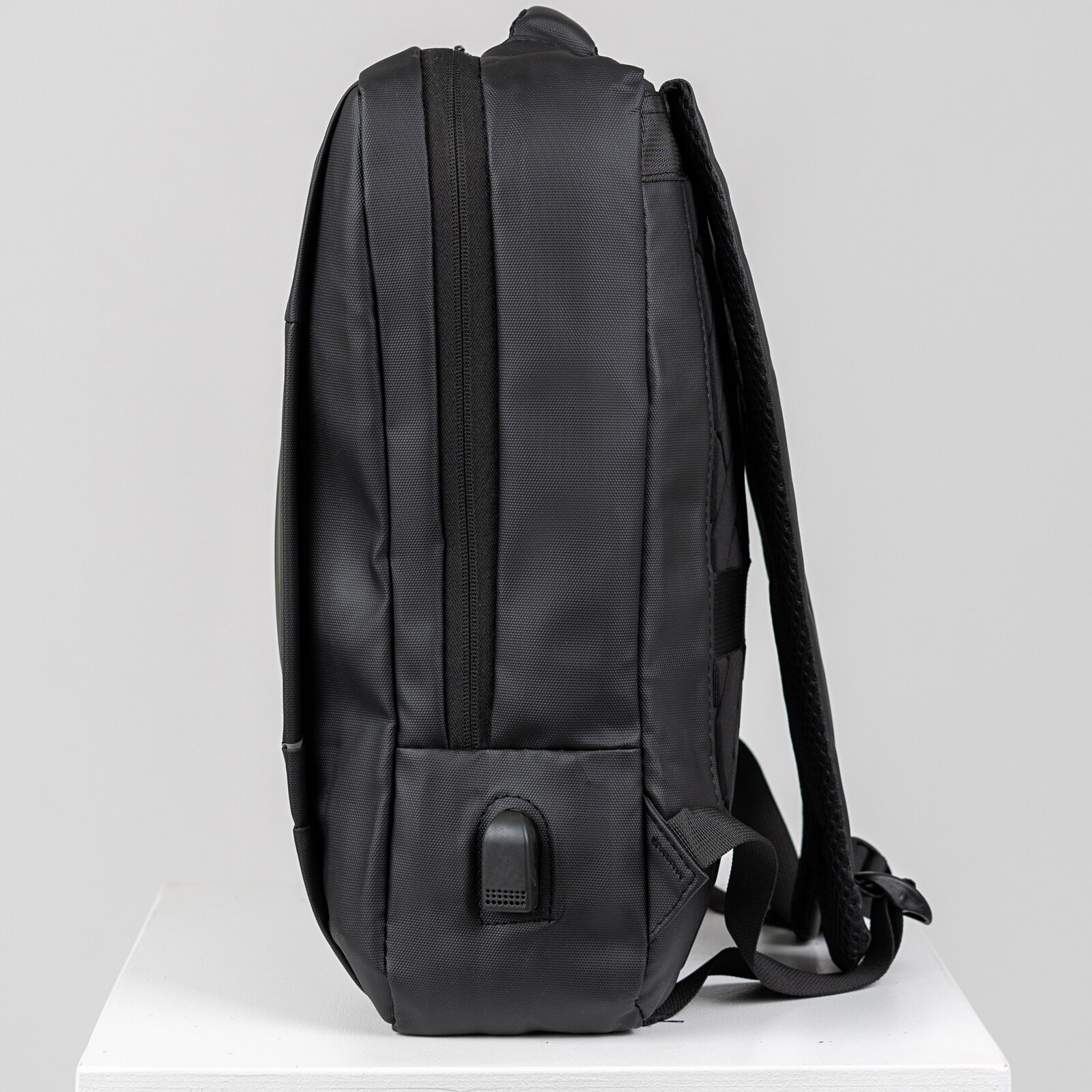 Rucsac scolar VIO negru poliester impermeabil 43x30x11 cm, 14,2L, laptop 15,6”, femei, barbati, port USB, curea valiza BK91109black