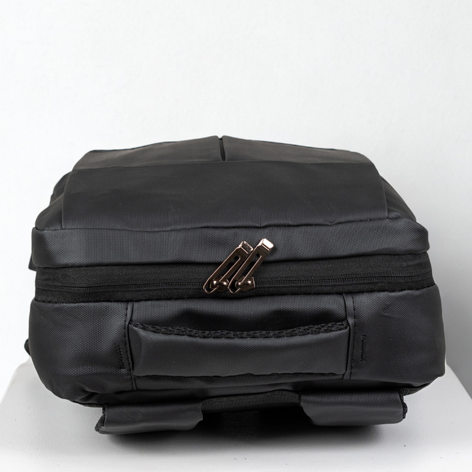 Rucsac scolar VIO negru poliester impermeabil 43x30x11 cm, 14,2L, laptop 15,6”, femei, barbati, port USB, curea valiza BK91109black