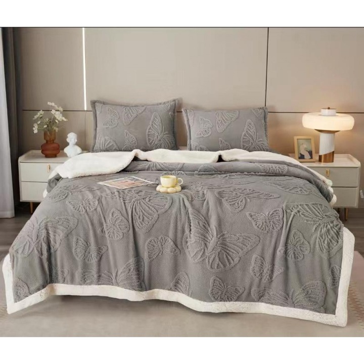 Set Patura groasa ExclusivE InfinityMag, cocolino cu blana, model 3D Fluturi, 200x230cm, Gri, cu 2 fete perna