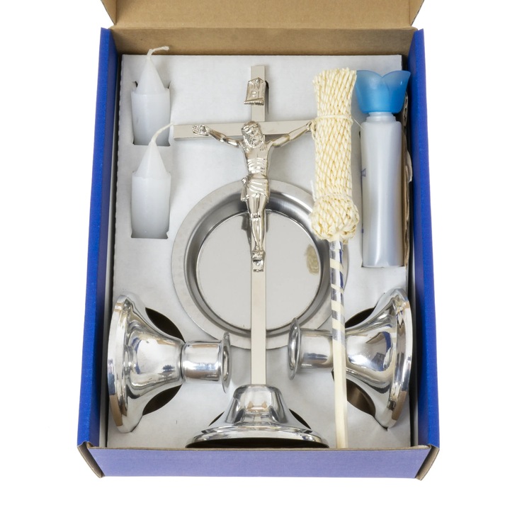 Set complet colinda QUO VADIS, 1 cruce 22x9,5x6,5cm, 2 sfesnice 5,5cm, 2 lumanari 9cm, culoare argintie