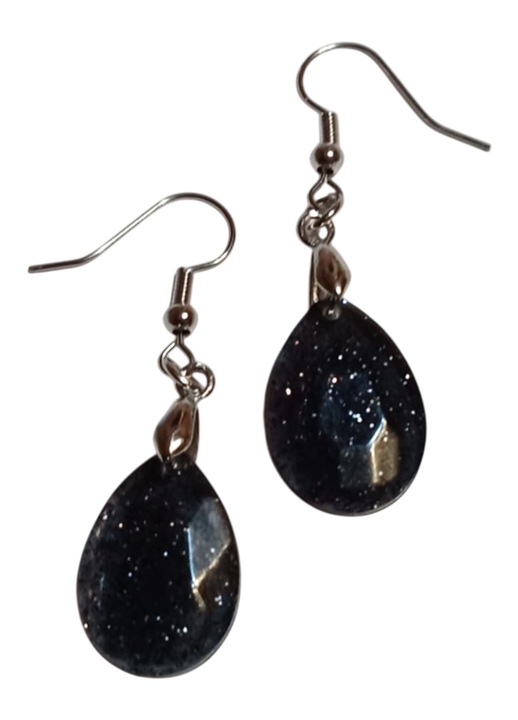 Cercei din rasina sintetica, realizati manual, negru, 4x1,5 cm