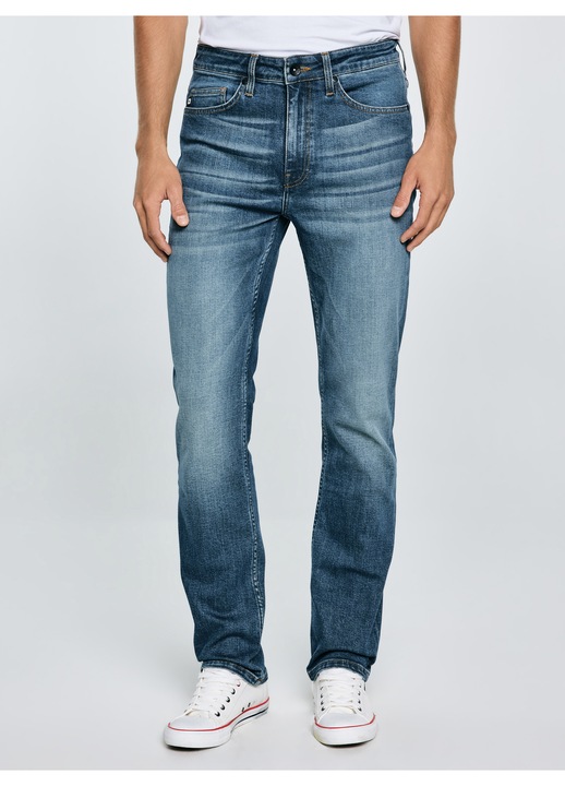 Blugi cu aspect decolorat si buzunare