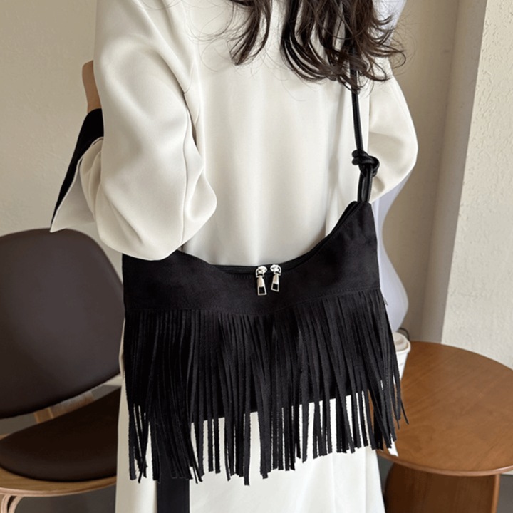 Дамска чанта за рамо с ресни, бохо шик стил, материал от екологична велурена кожа, елегантен и модерен дизайн, подходяща за поводи и ежедневието, просторна, 34.5x33.5x20 см, черна, PriStyle®