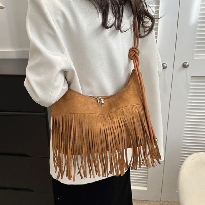 Дамска чанта за рамо с ресни, Бохо Шик стил, Материал от екологична велурена кожа, Елегантен и модерен дизайн, Подходяща за поводи и ежедневие, Просторна, 34.5x33.5x20 см, Светлокафява, PriStyle®