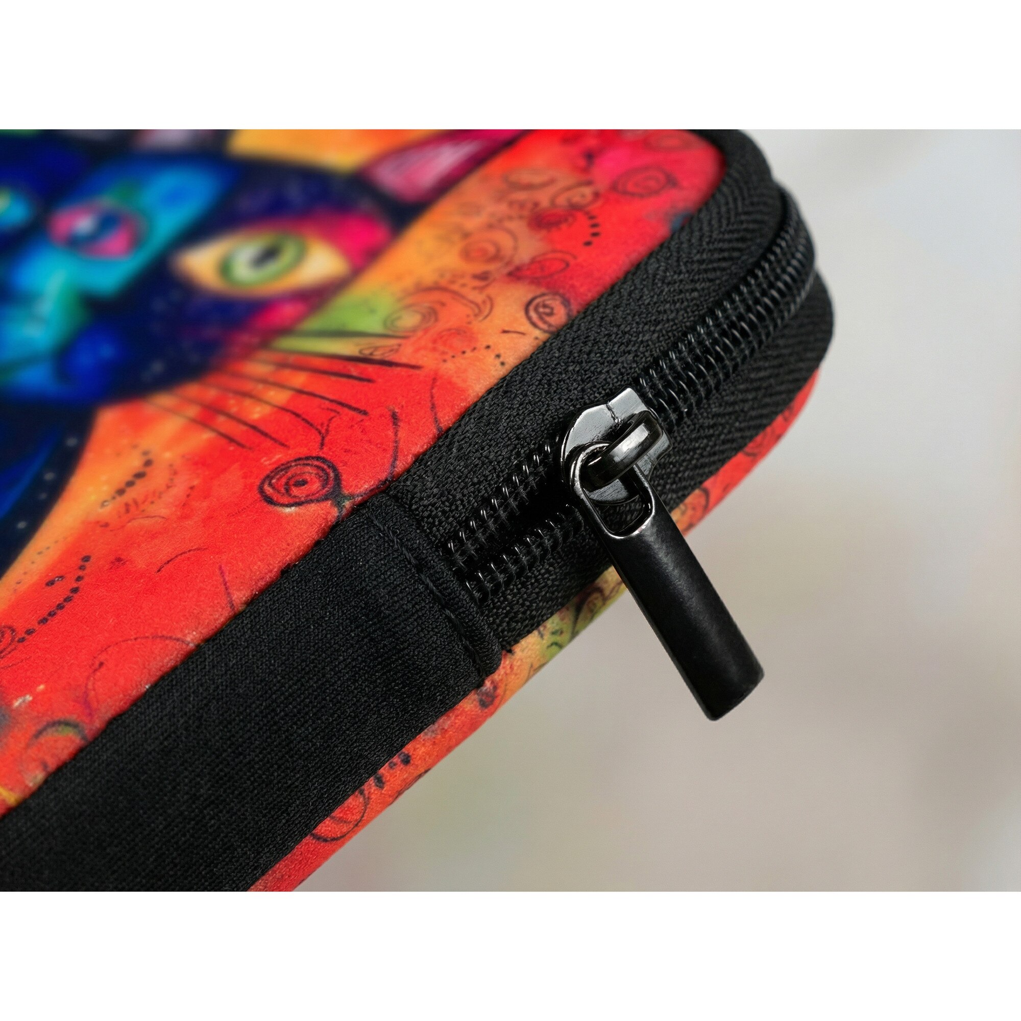 Husa pentru MacBook Pro/Air sau Laptop 14-15 inch, Tip Sleeve, Artinplace, Design Artistic,, Pisicile Spiritului", Neopren, Protectie Anti-Soc, Impermeabila, Multicolor