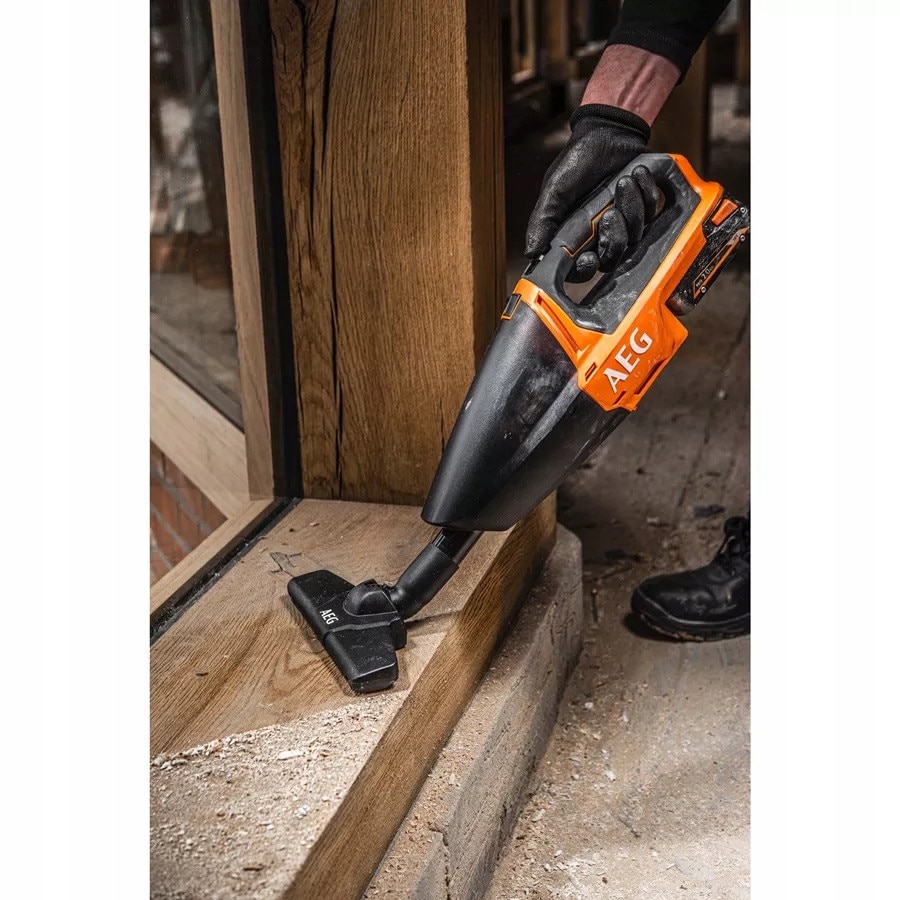 Aspirator fara fir AEG BHSS18C-0, 18V, capacitate 0,67l, accesorii pentru curatarea podelelor si fante